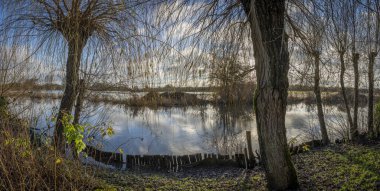 Seller sırasında Sarthe nehrinin görüntüsü