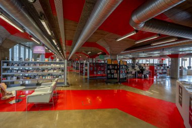 Strasbourg, Fransa - 06 28 2023: Andre Malraux Medya Kütüphanesi tavanı