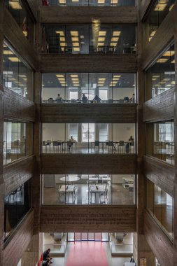 Strasbourg, Fransa - 06 28 2023: Andre Malraux Medya Kütüphanesi tavanı