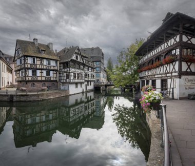 Strasbourg, Fransa - 06: 28 2023: Strasbourg şehri: Fransa 'nın La Petite bölgesinde, 