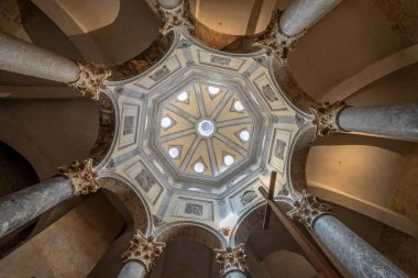 Aix-En-Provence, Fransa - 04 20 2023: Saint Sauveur Katedrali Katedrali