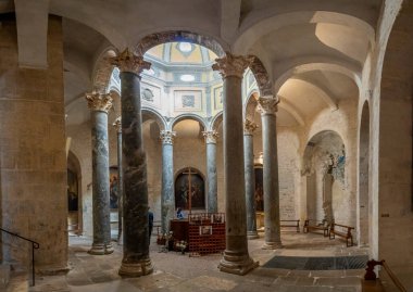 Aix-En-Provence, Fransa - 04 20 2023: Saint Sauveur Katedrali Katedrali