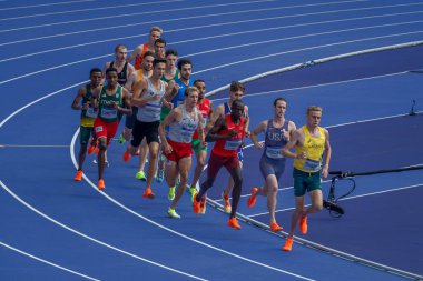 Paris, Fransa - 08 02 2024: Paris Olimpiyat Oyunları 2024. Olimpiyat Atletizm Etkinlikleri 'nin ilk günü boyunca erkekler 1500 metre eleme maçlarını izleyeceğiz.