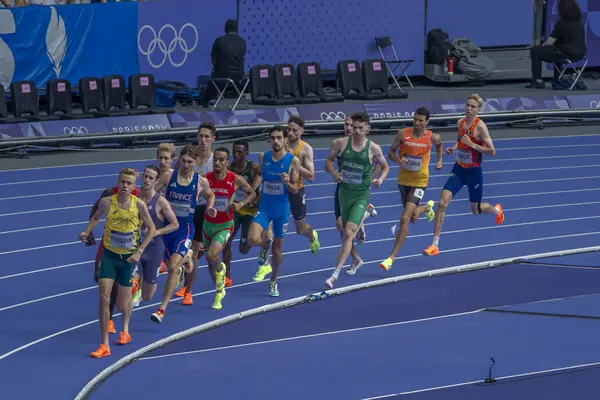 Paris, Fransa - 08 02 2024: Paris Olimpiyat Oyunları 2024. Olimpiyat Atletizm Etkinlikleri 'nin ilk günü boyunca erkekler 1500 metre eleme maçlarını izleyeceğiz.