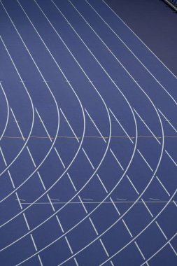 Paris, Fransa - 08 03 2024: Paris Olimpiyat Oyunları 2024. Yarış pistinin Olimpiyat Atletizm müsabakaları sırasında Stade de France 'ın içine bakın