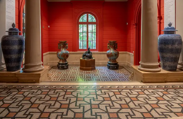 stock image Paris, France - 07 20 2024: Cernuschi museum. Pair of large vases, partitioned enamel on copper, Qing, China and Dragon incense burner, bronze by Kimura Toun, Japan