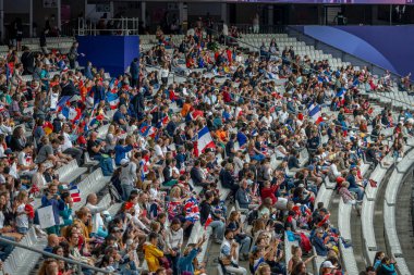 Paris, Fransa - 08: 30 2024: Paralimpik Oyunları Paris 2024. The Engelli Olimpiyatları 'nın ilk günü boyunca taraftarların Stade de France' ın içine bakın