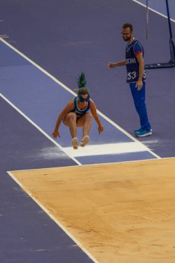 Paris, Fransa - 08: 30 2024: Paris Olimpiyat Oyunları 2024. Paralimpik Atletizm Şampiyonası 'nda bayanlar uzun atlama T11 final turu izleniyor.