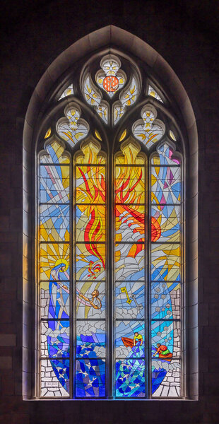 Этиваль-Кларефонтен, Франция - 09 01 2024: Аббатство Сен-Пьер. Вид на аббатство из стеклянного окна Эммануэля Шауша