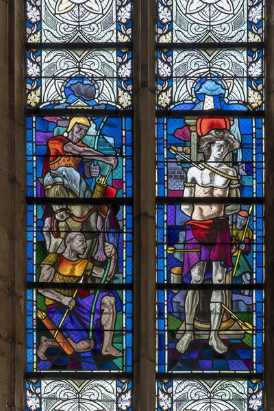 Этиваль-Кларефонтен, Франция - 09 01 2024: Аббатство Сен-Пьер. Вид на аббатство из стеклянного окна Эммануэля Шауша