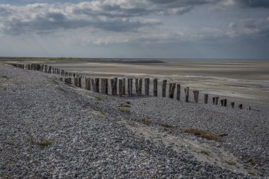 Kıyı yolunun panoramik manzarası, Cayeux-Sur-Mer 'den Le Hourdel' e beyaz yol