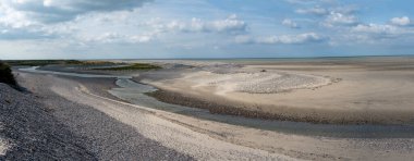 Kıyı yolunun panoramik manzarası, Cayeux-Sur-Mer 'den Le Hourdel' e beyaz yol