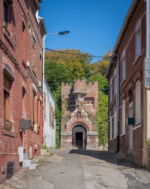 Ault, Fransa - 09: 15 2024: Saint-Pierre Caddesi 'nden Moulinet Kapısı