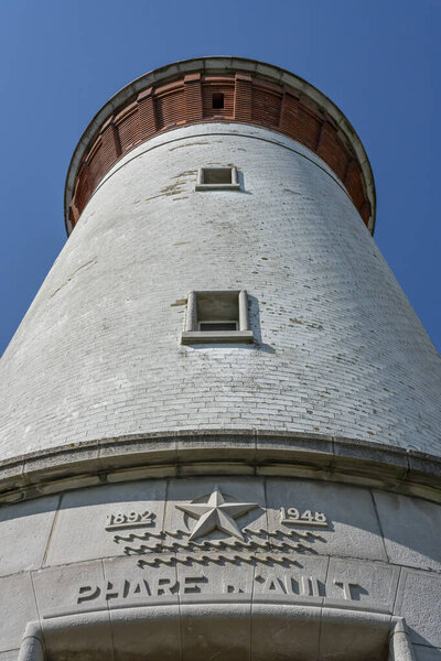 Ault, France - 09 15 2024: Внешний вид белого и красного маяка Ault
