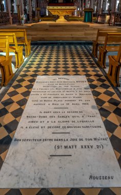 Saint-Valery-sur-Somme, Fransa - 09 19 19 2024: Saint-Martin Kilisesi 'nin içine nave' den bakın