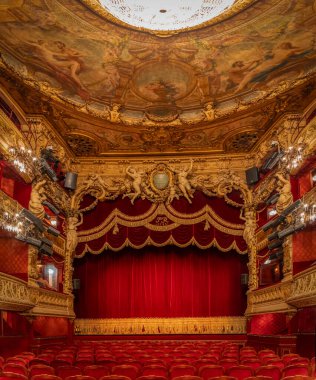 Paris, Fransa - 10: 26 2021: Gösteri salonunun Kraliyet Sarayı Tiyatrosu