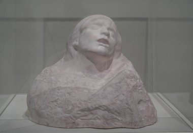 Paris, Fransa - 12 14 2024 Bourdelle Müzesi. Acılar Heykeli Başı Auguste Rodin tarafından yontuldu