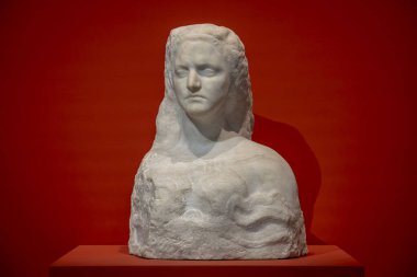 Paris, Fransa - 12 14 2024 Bourdelle Müzesi. Antoine Bourdelle tarafından yapılan mermer heykel Ölümsüz Hellalar