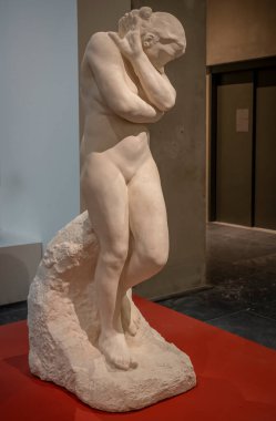 Paris, Fransa - 12 14 2024 Bourdelle Müzesi. Auguste Rodin 'in yonttuğu Kireç Taşı Arifesi