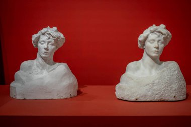 Paris, Fransa - 12 14 2024 Bourdelle Müzesi. Alçı ve mermer heykel Eve Fervax Auguste Rodin tarafından yontuldu