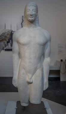 Paris, Fransa - 12 14 2024 Bourdelle Müzesi. Theras 'ın Kum Taşı Apollo heykeli Anonymous tarafından yontuldu