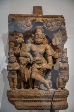 Paris, Fransa - 12 14 2024 Bourdelle Müzesi. İsimsiz bir ressam tarafından yapılan Ardhanarishvara 'nın tahta parçası.