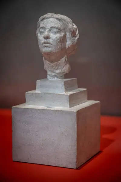 Paris, Fransa - 12 14 2024 Bourdelle Müzesi. Antoine Bourdelle tarafından yapılan alçı heykel Stephany Van Parys