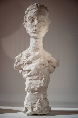 Paris, Fransa - 12 14 2024 Bourdelle Müzesi. Alberto Giacometti 'nin Annette X heykelinin alçı heykeli