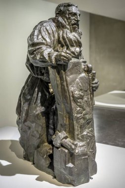 Paris, Fransa - 12 14 2024 Bourdelle Müzesi. Çalışan bir heykeltraşın bronz heykel portresi, Antoine Bourdelle tarafından yapılmış Auguste Rodin.