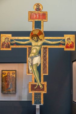 Paris, Fransa - 03 01 2025: Cimabue, İtalyan Resimlerinin Kökeni. Boyalı San Ranierino haçı, huya, altın ve yağ.