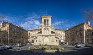 Levallois-Perret, Fransa - 03 07: 2025: Hauts-de-Seine Bölümü Kamu Konutları Dairesi 'nin panoramik görünümü