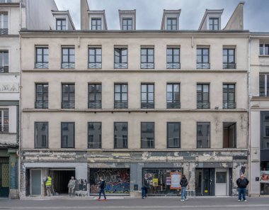 Paris, Fransa - 04 19 2025: Panoramik konut manzarası