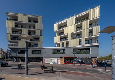 Nanterre, Fransa - 04 11 2025: Nanterre bölgesi. La Boule Meydanı panoramik manzaralı konut binaları ve sokak bölgesi