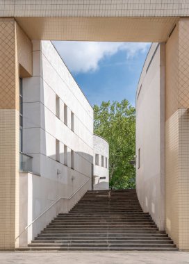 Paris, Fransa - 04 26 2025: Müzik Şehri 'nin dış merdiven manzarası