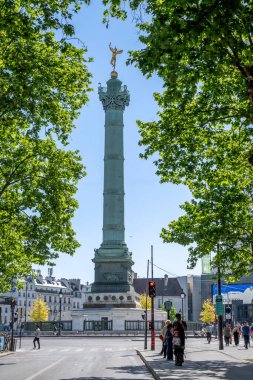 Paris, Fransa - 05 03 2025: Place de la Bastille. Vendome sütununun panoramik görüntüsü