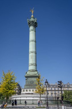 Paris, Fransa - 05 03 2025: Place de la Bastille. Vendome sütununun panoramik görüntüsü