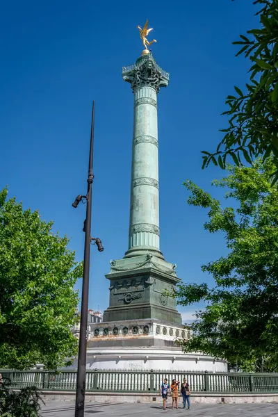 Paris, Fransa - 05 03 2025: Place de la Bastille. Vendome sütununun panoramik görüntüsü