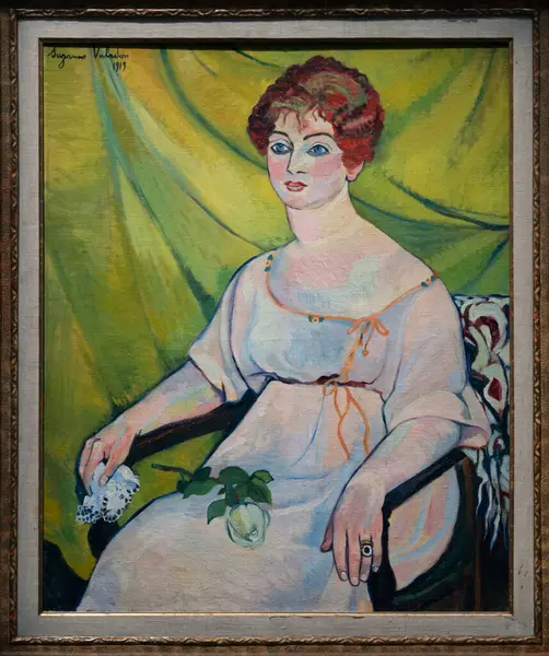 Paris, Fransa - 05: 12 2025: Pompidou Merkezi. Suzanne Valadon 'un yaptığı Armsandalyedeki kadın.