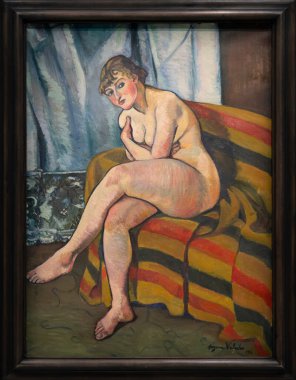 Paris, Fransa - 05: 12 2025: Pompidou Merkezi. Suzanne Valadon 'un boyadığı kanepede çıplak oturuyor.