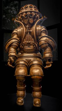 Paris, Fransa - 05: 29 2025: Ulusal Deniz Müzesi. Çelik, Kurşun, Cam ve Deri 'den yapılmış Katı Eklemli Derin Deniz Dalış Giysisinin Prototipi