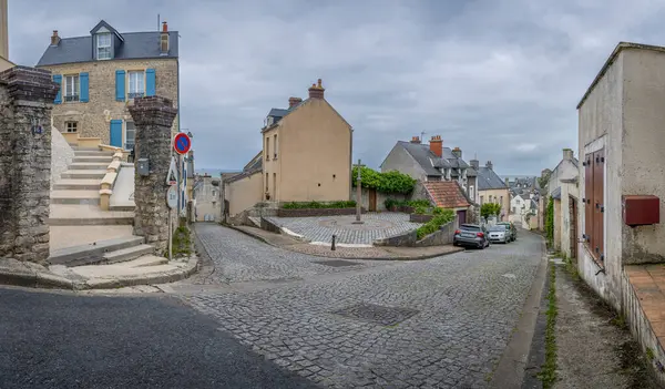 Port-en-Bessin-Huppain, Fransa - 05: 15 2025: Lighthouse Caddesi 'ndeki Calvary Limanı-en-Bessin' in panoramik manzarası