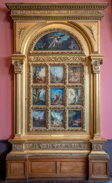 Paris, Fransa - 06 08 2025: Gustave Moreau Müzesi. Gustave Moreau 'nun yaptığı İnsanlık Hayatı