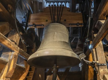 Paris, Fransa - 09: 24 2025 Notre-Dame Katedrali De Paris. Bourdon Marie 'nin çan kulesinin içine bak.