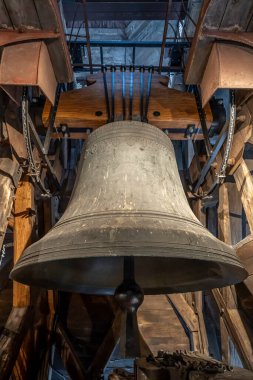 Paris, Fransa - 09: 24 2025 Notre-Dame Katedrali De Paris. Bourdon Emmanuel 'in çan kulesinin içine bak.