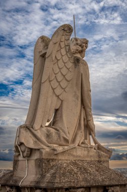 Paris, Fransa - 09: 27 2025: Saint-Jacques Kulesi. Evangelist Angel 'ın kuledeki görüntüsü.