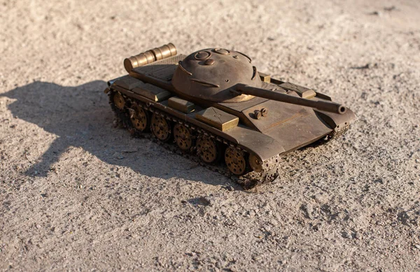 Starý Vojenský Tank Pro Děti Písku — Stock fotografie