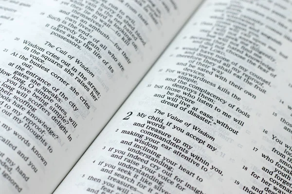 Valore Della Saggezza Versetto Proverbi Libro Della Bibbia Primo Piano — Foto Stock