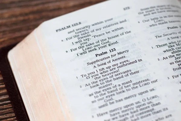 Psalm 123 Verses Open Holy Bible Book Closeup — Stock Photo, Image