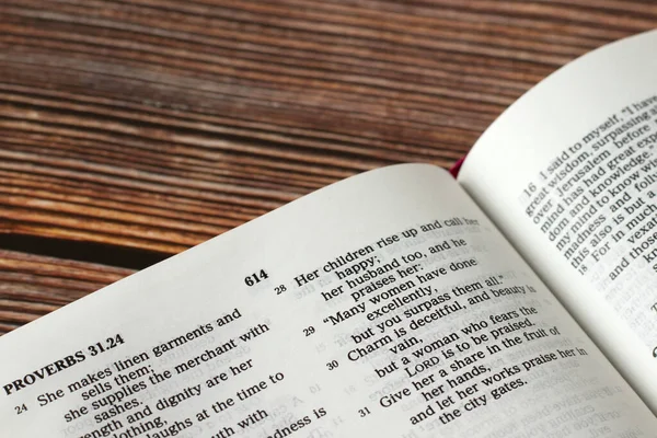 Versos Bíblicos Para Uma Mulher Cristã Fiel Provérbios Livro Bíblico — Fotografia de Stock