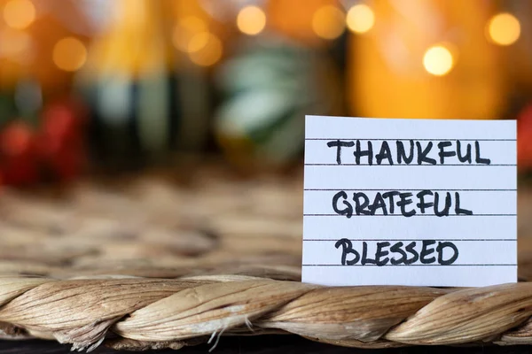 Tacksam Tacksam Välsignad Handskriven Text Fodrad Papperslapp Med Höstens Stilleben — Stockfoto